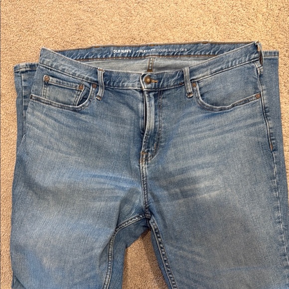 Old Navy athletic Fit Blue Jeans with Light Wash - Picture 4 of 5